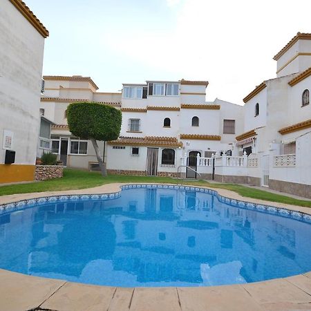 Agradable Adosado Con Piscina, Duchas Hidromasaje Villa Torrevieja Ngoại thất bức ảnh