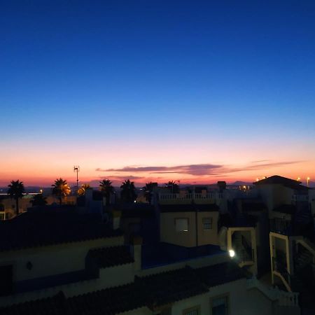Agradable Adosado Con Piscina, Duchas Hidromasaje Villa Torrevieja Ngoại thất bức ảnh