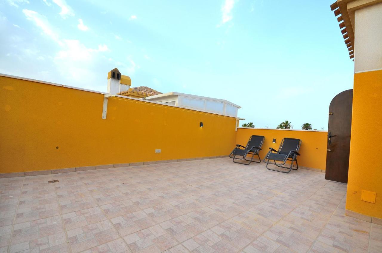 Agradable Adosado Con Piscina, Duchas Hidromasaje Villa Torrevieja Ngoại thất bức ảnh
