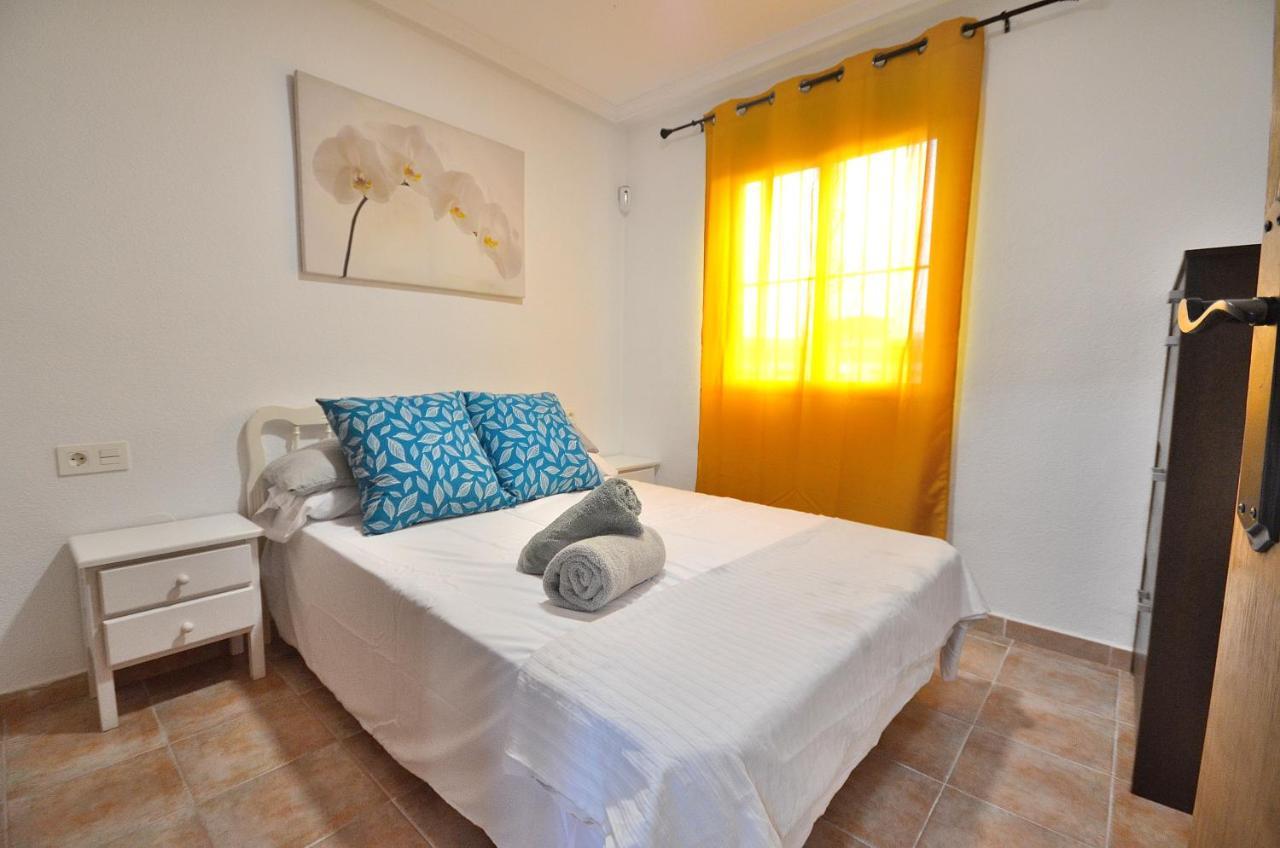 Agradable Adosado Con Piscina, Duchas Hidromasaje Villa Torrevieja Ngoại thất bức ảnh