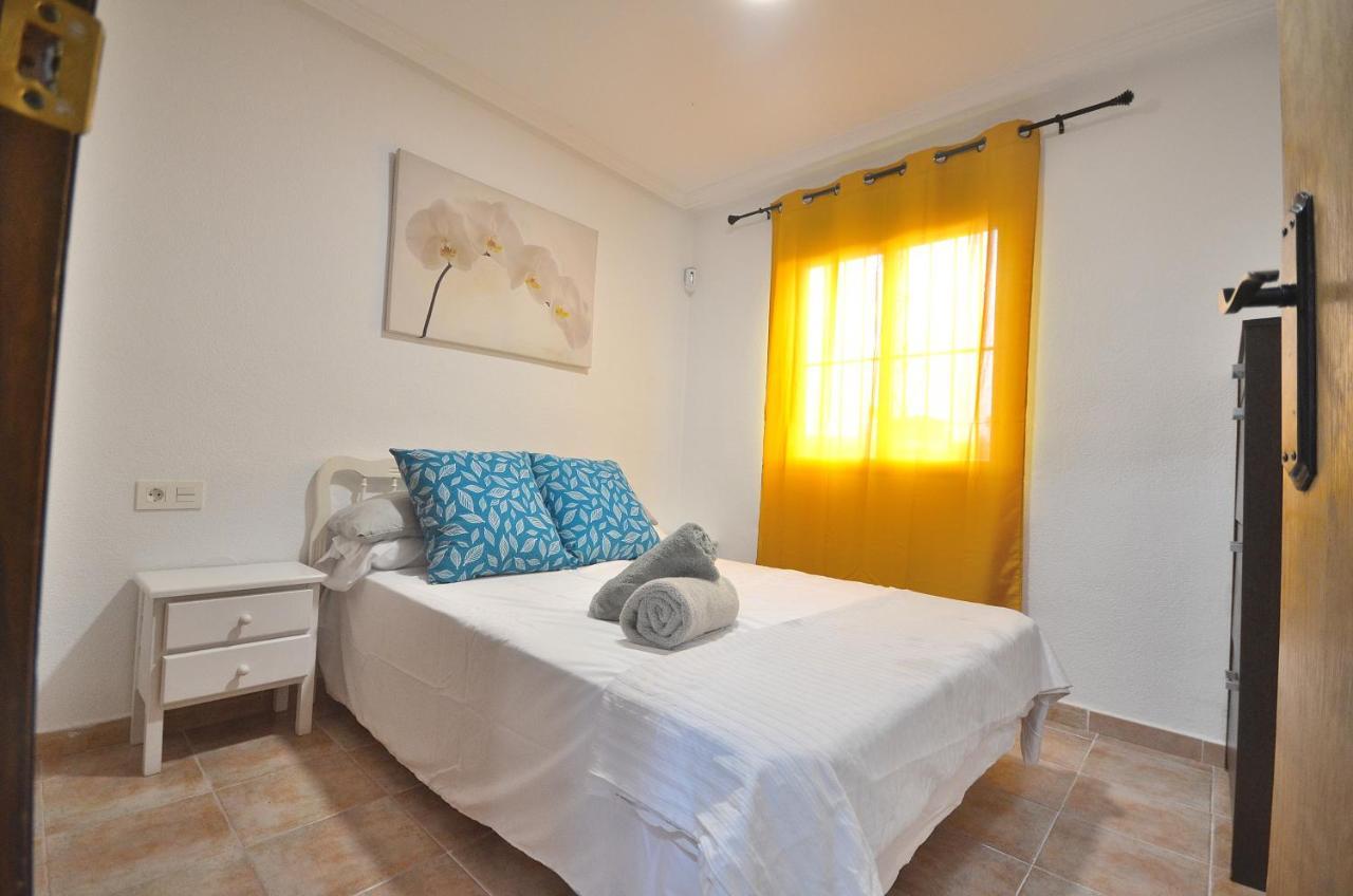 Agradable Adosado Con Piscina, Duchas Hidromasaje Villa Torrevieja Ngoại thất bức ảnh