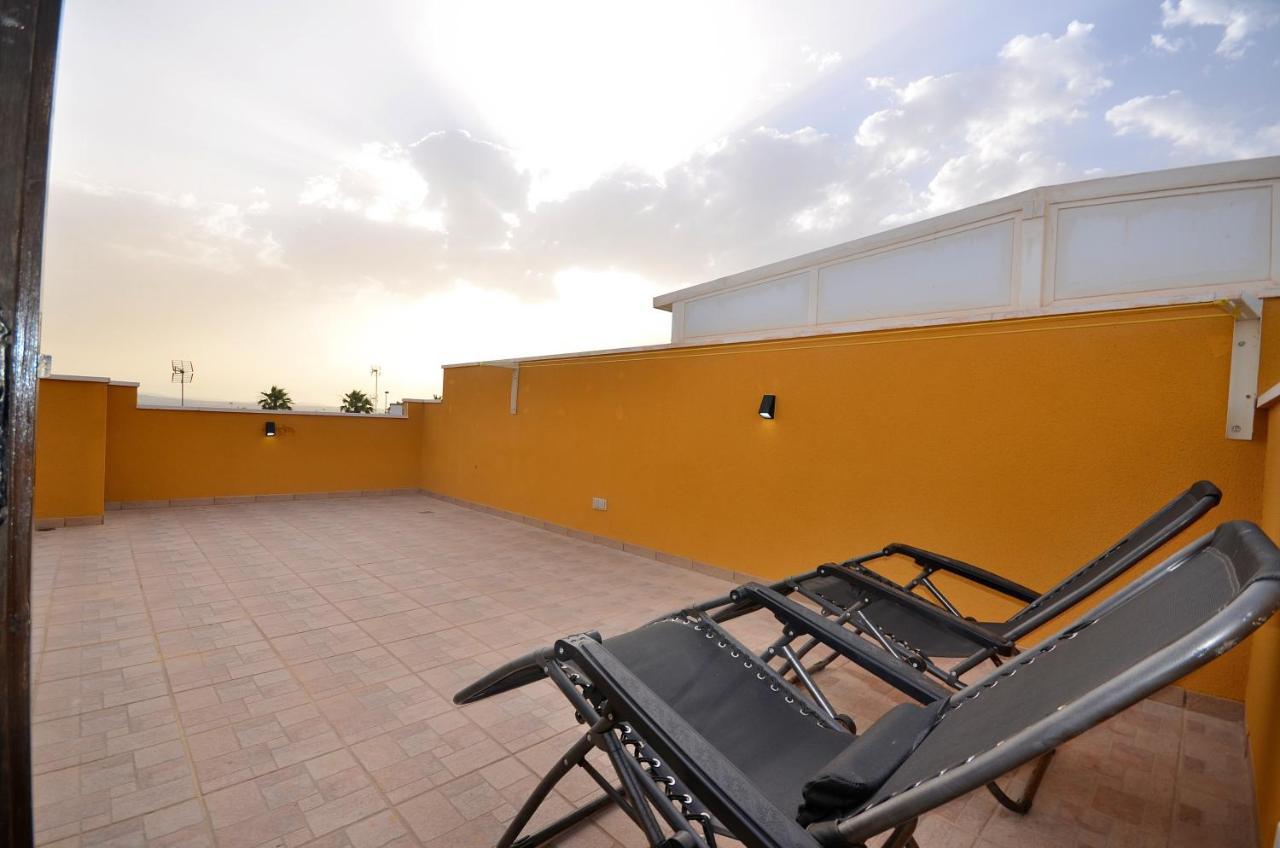 Agradable Adosado Con Piscina, Duchas Hidromasaje Villa Torrevieja Ngoại thất bức ảnh