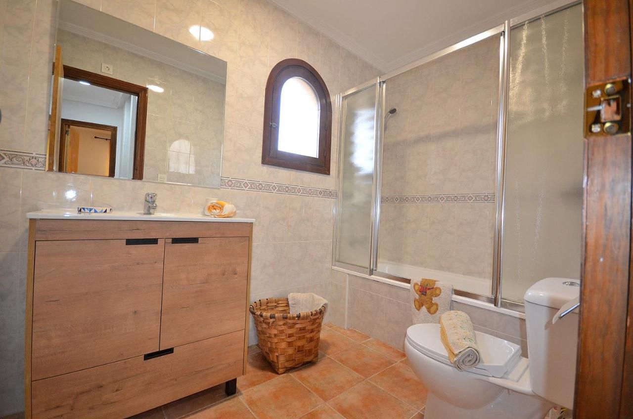 Agradable Adosado Con Piscina, Duchas Hidromasaje Villa Torrevieja Ngoại thất bức ảnh