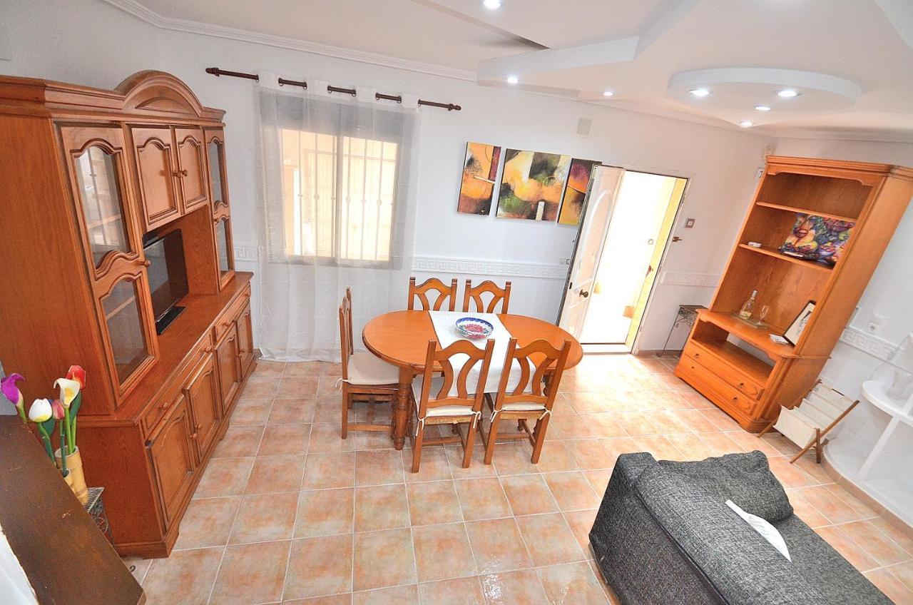 Agradable Adosado Con Piscina, Duchas Hidromasaje Villa Torrevieja Ngoại thất bức ảnh
