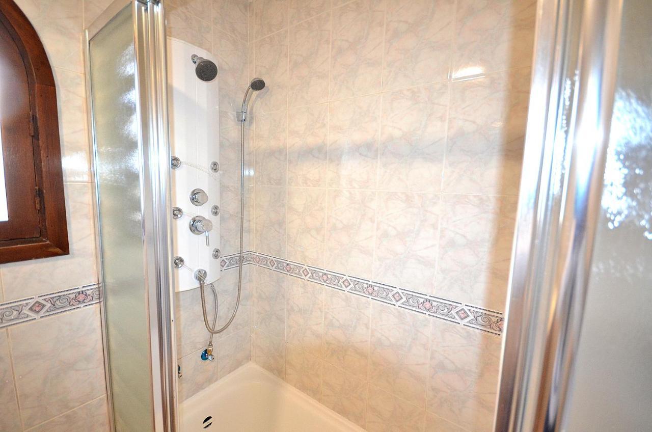 Agradable Adosado Con Piscina, Duchas Hidromasaje Villa Torrevieja Ngoại thất bức ảnh
