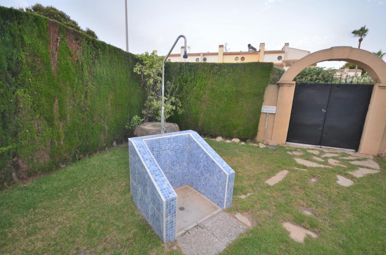 Agradable Adosado Con Piscina, Duchas Hidromasaje Villa Torrevieja Ngoại thất bức ảnh