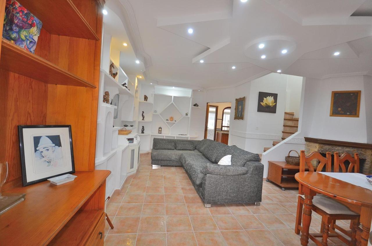Agradable Adosado Con Piscina, Duchas Hidromasaje Villa Torrevieja Ngoại thất bức ảnh