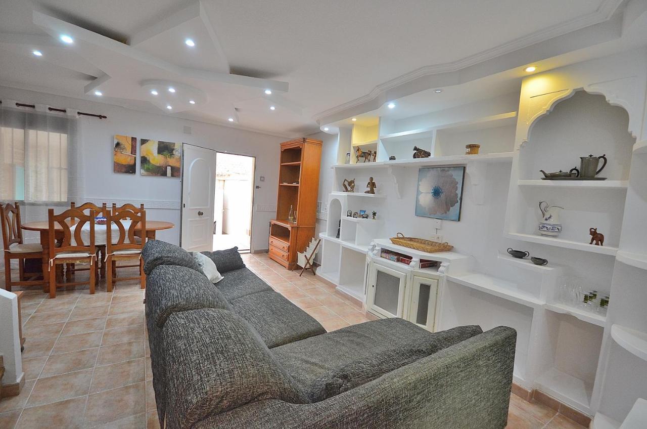 Agradable Adosado Con Piscina, Duchas Hidromasaje Villa Torrevieja Ngoại thất bức ảnh