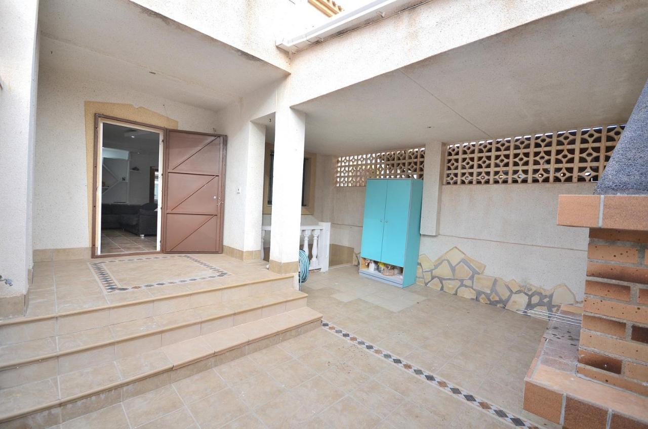 Agradable Adosado Con Piscina, Duchas Hidromasaje Villa Torrevieja Ngoại thất bức ảnh