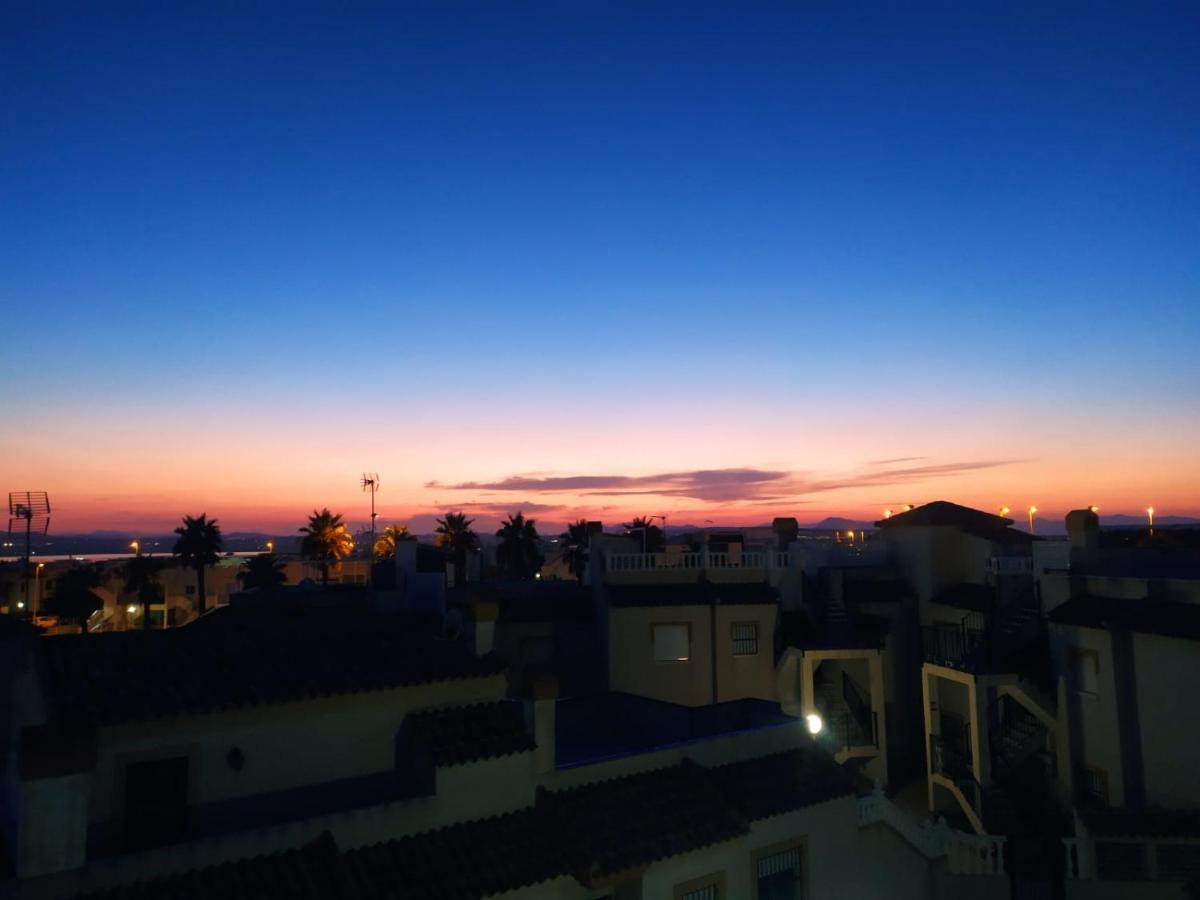 Agradable Adosado Con Piscina, Duchas Hidromasaje Villa Torrevieja Ngoại thất bức ảnh