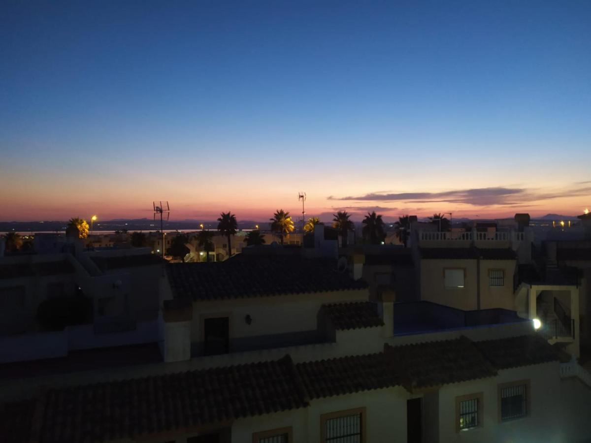 Agradable Adosado Con Piscina, Duchas Hidromasaje Villa Torrevieja Ngoại thất bức ảnh